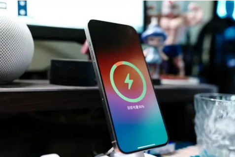 昌都苹果15换屏服务分享用什么充电器给iPhone15充电更好 